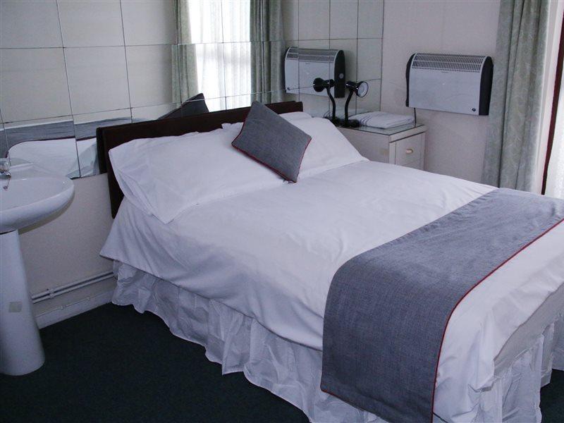 Oyo Honeycroft Lodge Uxbridge Extérieur photo